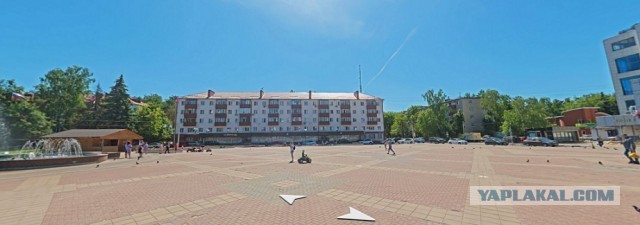 В Солнечногорске два ребёнка увязли в грязевом болоте на городской площади