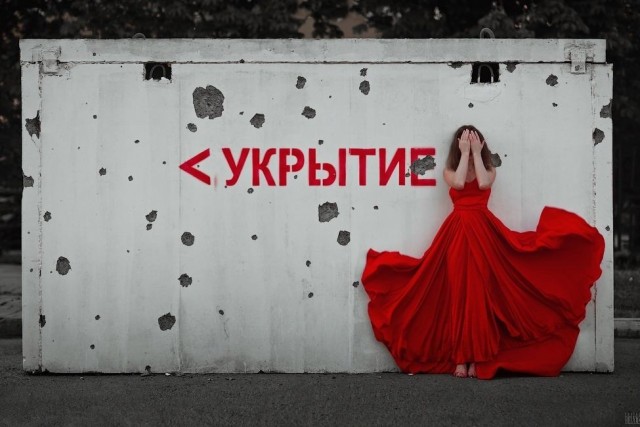 "Тойота Краун" влетела в бетонное укрытие. г.Белгород