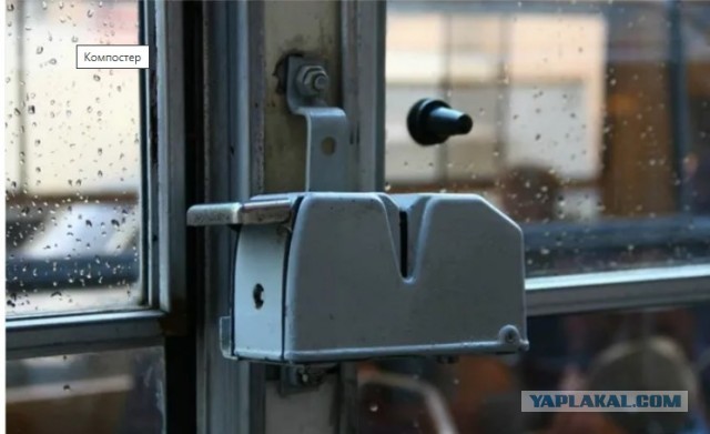 Внимательный контролёр не дал оплатить за проезд только что вошедшей в автобус девушке
