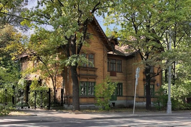 Дом в стиле Бабы Яги в Москве