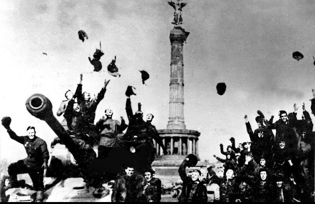 Фотографии второй мировой, многие цветные (фото)