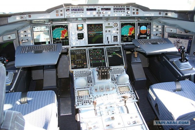 Ту-154М совершил экстренную посадку