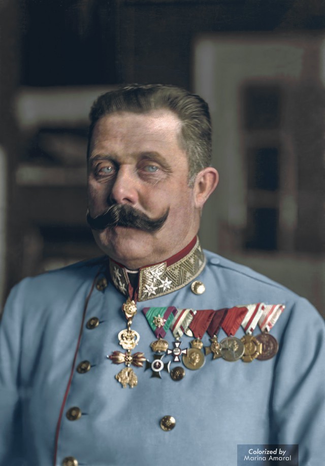 Художница раскрасила чёрно-белые известные исторические фотографии