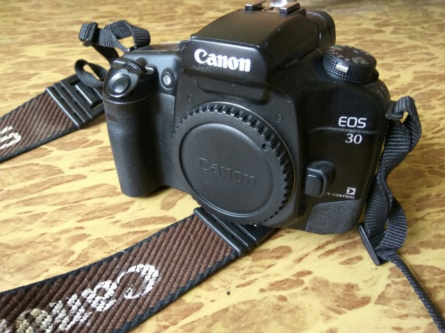 Продам пленочный фотоаппарат Canon EOS 30