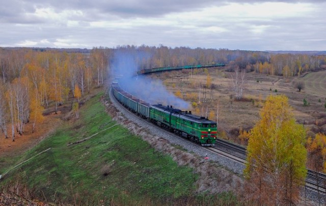 Осенние поезда и железная дорога