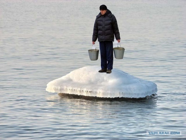 Человек с вёдрами