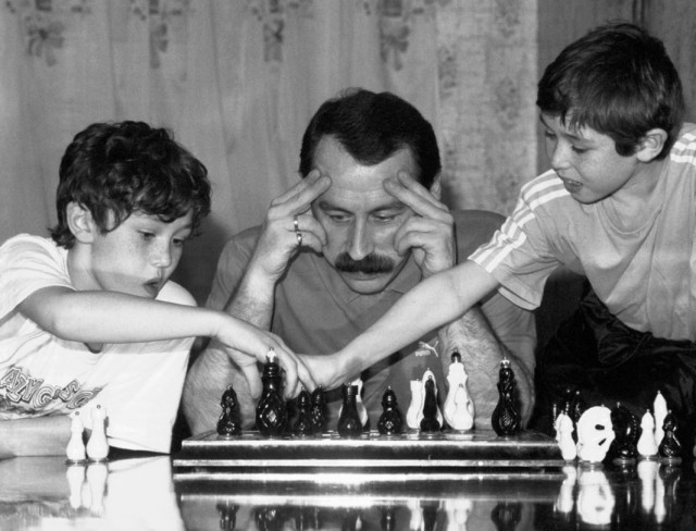 Интересные снимки известных людей на фото 90-х годов