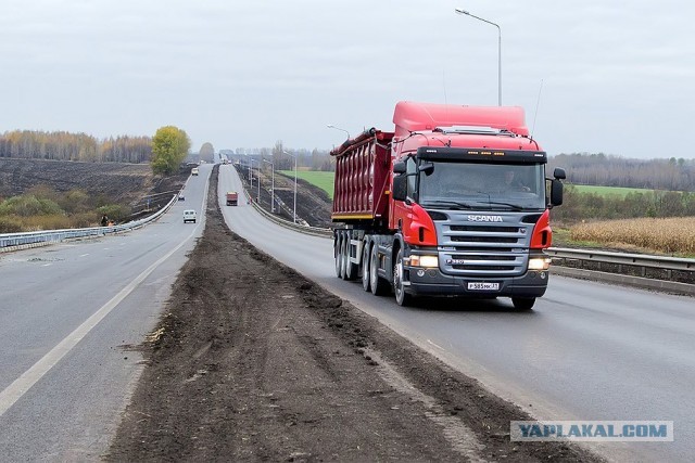 Владельцы грузовиков заплатят за ремонт дорог.