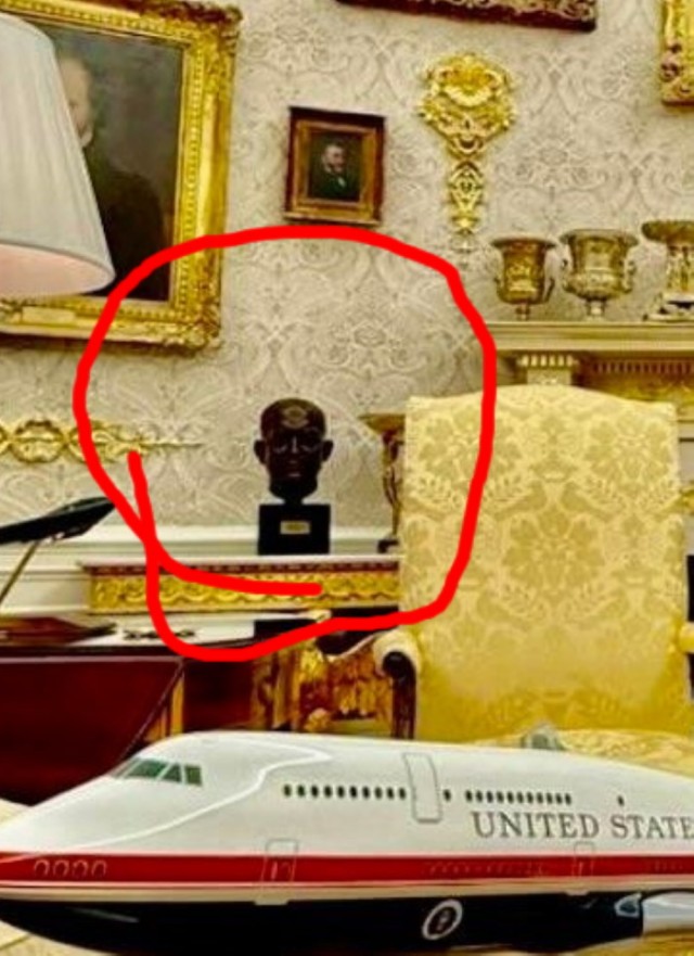 Овальный кабинет в Белом доме "до" и "после" прихода Трампа