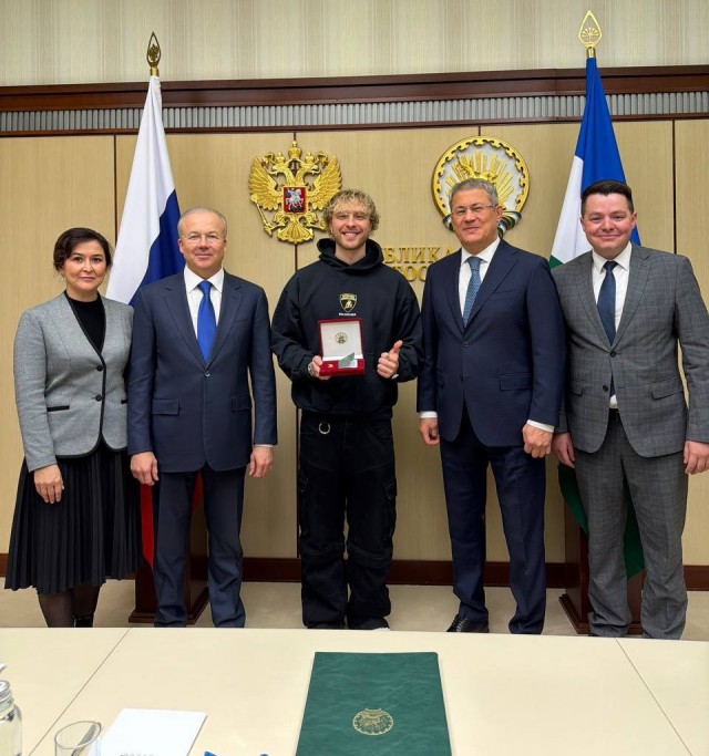 Жители Башкирии требуют лишить Егора Крида звания заслуженного артиста республики — из-за песен «Бери в рот» и Pussy Boy.