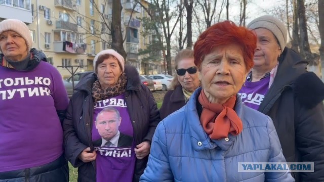 Голрухсор Сафиева- поэтесса, коммунистка и просто таджикская нацистка призывавшая резать русских, а затем уехавшая жить в Москву