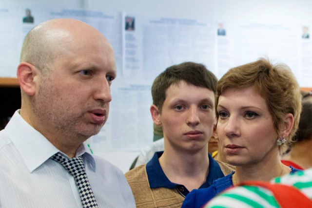 Турчинов уволил военкома за повестку сыну