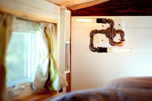 Пара путешествует по стране в удивительно уютном крошечном доме на колесах площадью всего 12 кв.м.