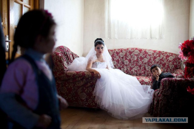 Девочки на выданье: как живут несовершеннолетние невесты в Грузии