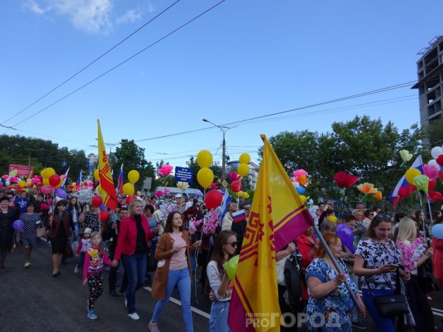 В Чебоксарах новый асфальт не продержался 10 часов.