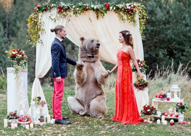 32 свадебных фотографии, на которых запечатлена обратная сторона этого праздника