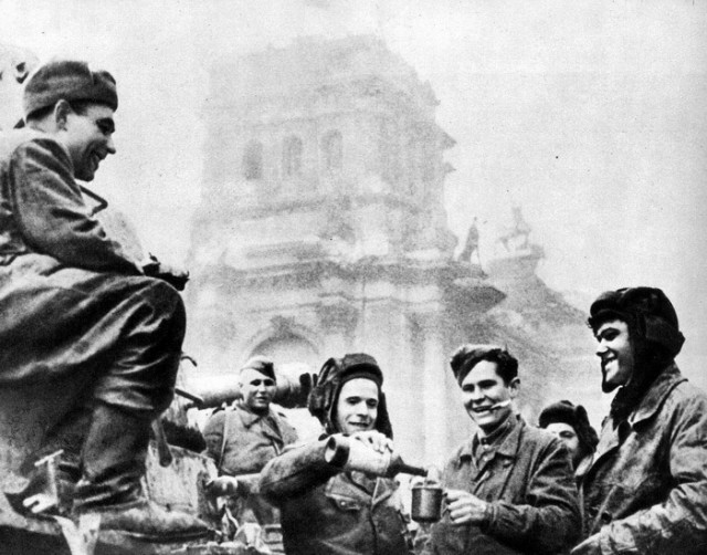 Исторические моменты Победы. Апрель-май 1945г