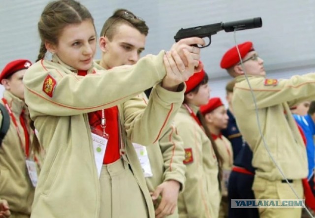 В Краснодарском крае боец ЧВК "Вагнера" посетил школьный урок в качестве почётного гостя