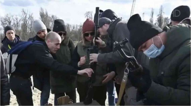 В Донецке до сих пор находят схроны с оружием.