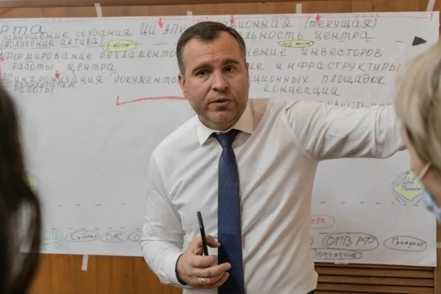 В Волгоградской области чиновника обвинили в получении 5,2 млн рублей за 142 рабочих дня за семь лет