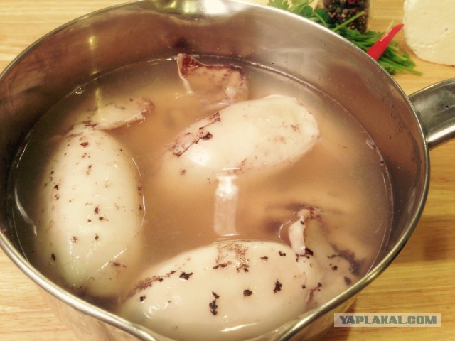 Кальмар фаршированный