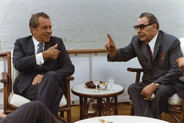 Пост про Ильича посредством светотени