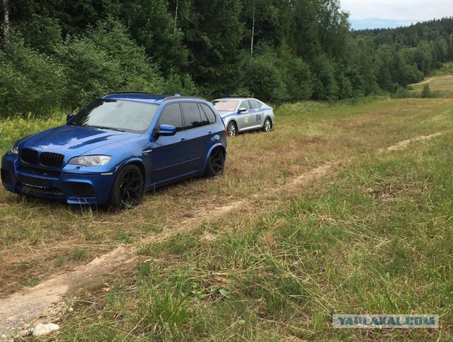 ГАИ преследовала BMW X5 M на скорости 250 км/ч.