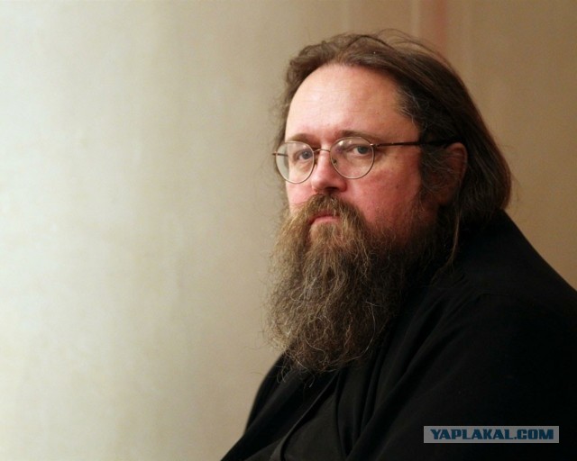 Сын Никаса Сафронова застрял попой в унитазе на борту самолета