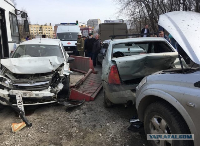 Восемь человек пострадали при столкновении 12 машин в Рязани с участием пассажирского автобуса