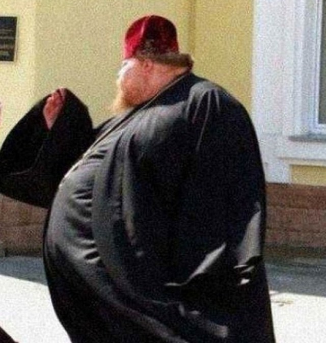 В РПЦ раскритиковали тех, кто "усаживает попу в самолёт в Анталью и Мальдивы", пока идёт СВО