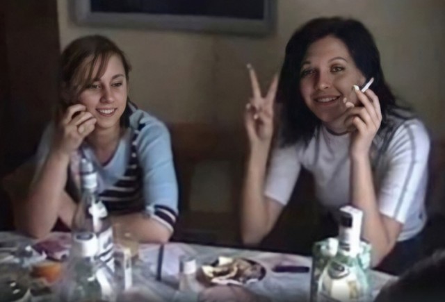 От школьниц до жриц любви. Как выглядели девушки в 90-х