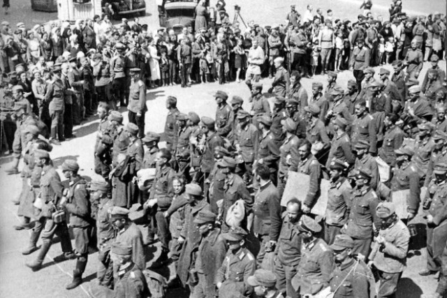 Пленные оккупанты на улицах Киева