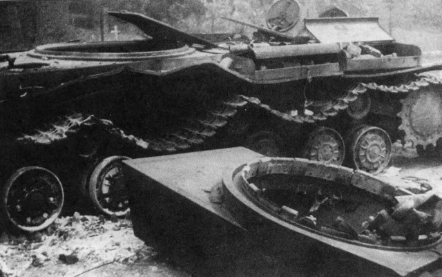 Бронезащита тяжелых танков ИС и КВ.1941-1945гг.
