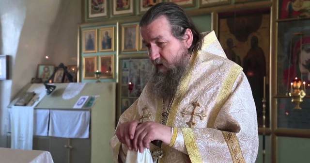 Священник критиковавший Путина, о жадности священнослужителей