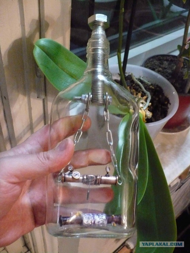Как корабль оказывается в бутылке?