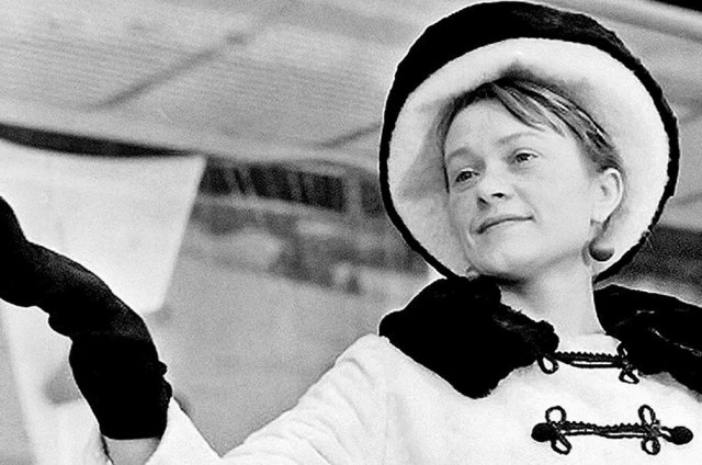 Каких известных людей можно увидеть в маленьких ролях в "Приключениях итальянцев в России