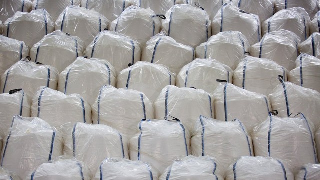 Почти террористы: Спекулянтам, скупающим сахар и гречку, заблокируют карты и счета