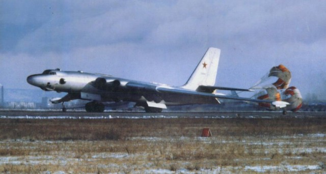 Стратегический реактивный бомбардировщик М-4 «Бизон»-первая серийная машина Мясищева