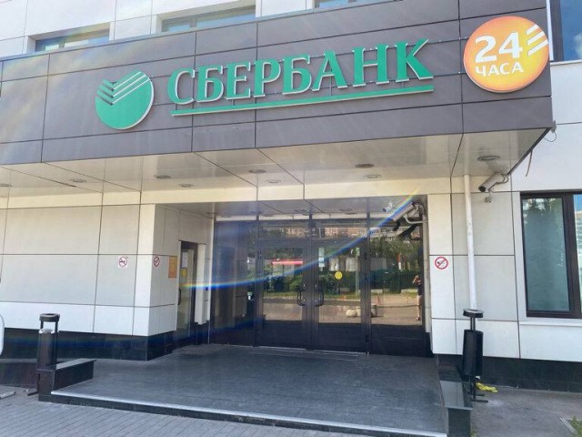 Крупное ограбление в Химках: у отделения Сбера неизвестные похитили сумку с 48 млн рублей