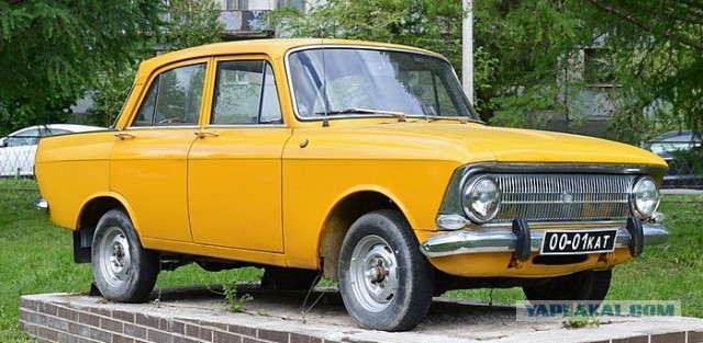Москвич похитил телефон, который случайно выронил другой пассажир в метро
