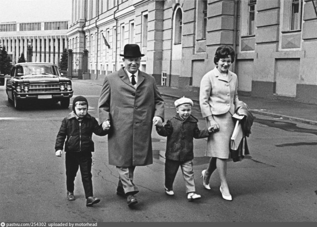 Подборка фотографий актеров, актрис и всем известных людей. 05.05.25