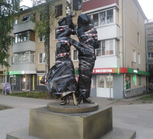 Нашего полку убыло. Про городские скульптуры