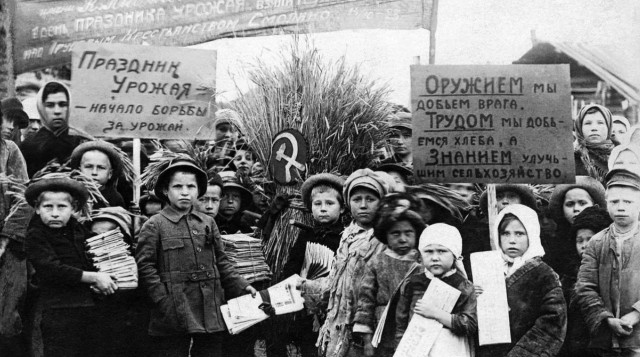 В Госдуме предложили  заменить Хэллоуин праздником урожая