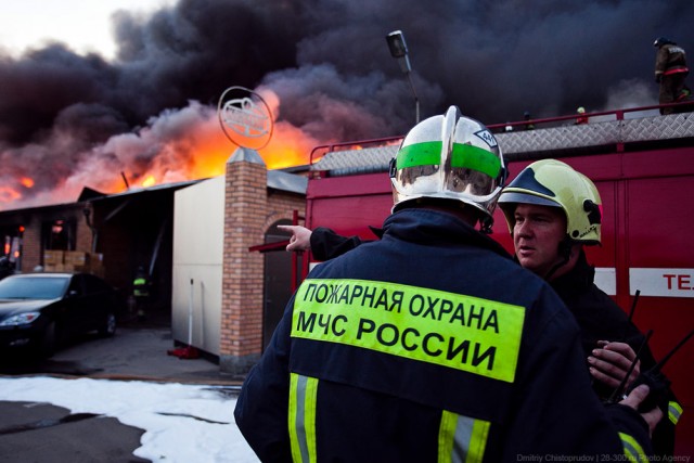 Пожар в Москве: дым виден за несколько километров