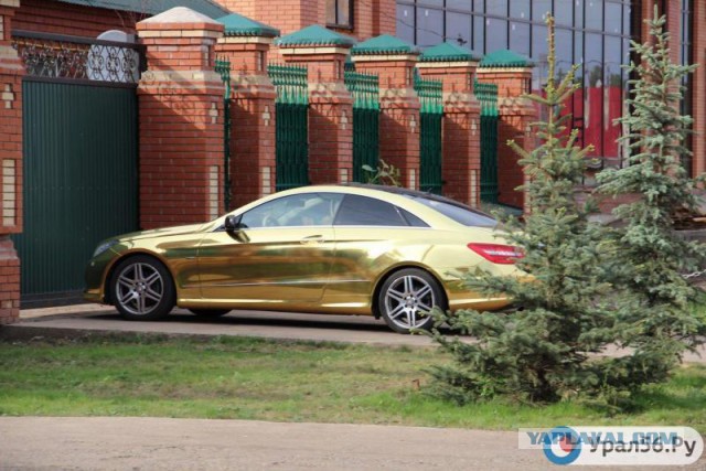 Батюшка обиделся и ушел....