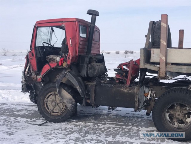 Полицейские подставились под КамАЗ близ Павлодара, чтобы спасти детей