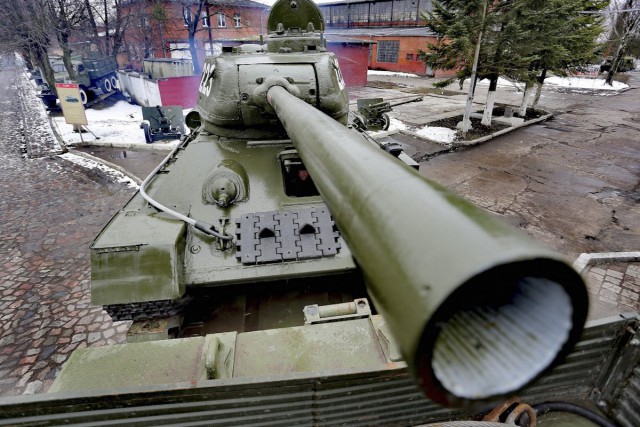 Хоть и памятник, но он живой. Т-34