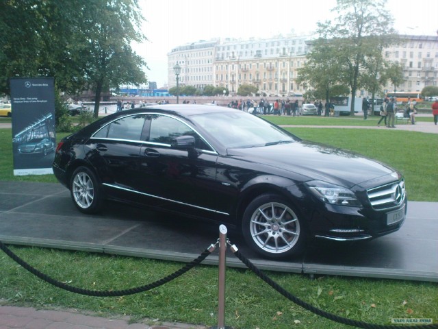 Авто Вернисаж на Неве.