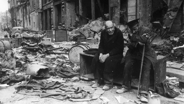 Крестьяне, деревенские  хаты. 1941-1942