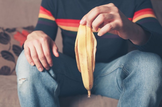 Врачи попросили мужчин не мастурбировать с помощью банановой кожуры